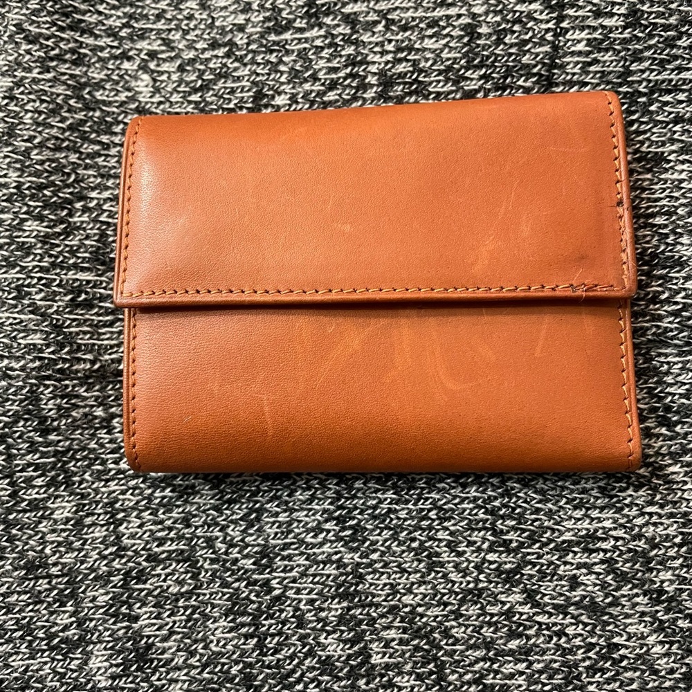 Foldable leather keychain case. Very sleek